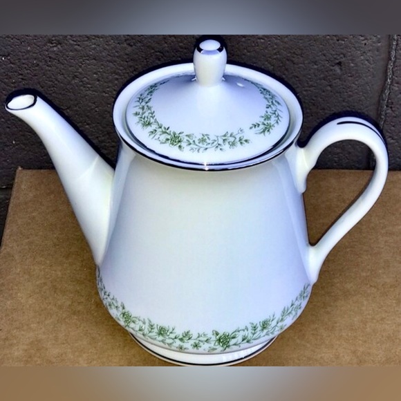 Vintage MIKASA MONTCLAIR G 9059 Japan Platinum Trim Floral Pattern TEAPOT - Picture 1 of 9